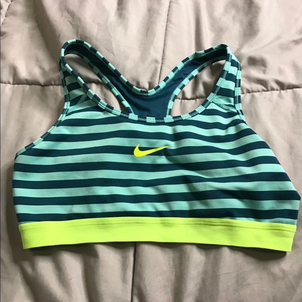 Nike pro sports bra